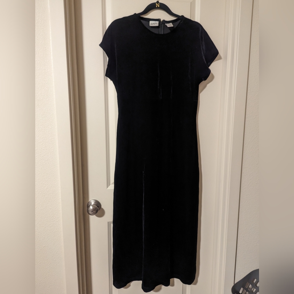 Jacqueline Ferrar black cap sleeved velvet maxi dress